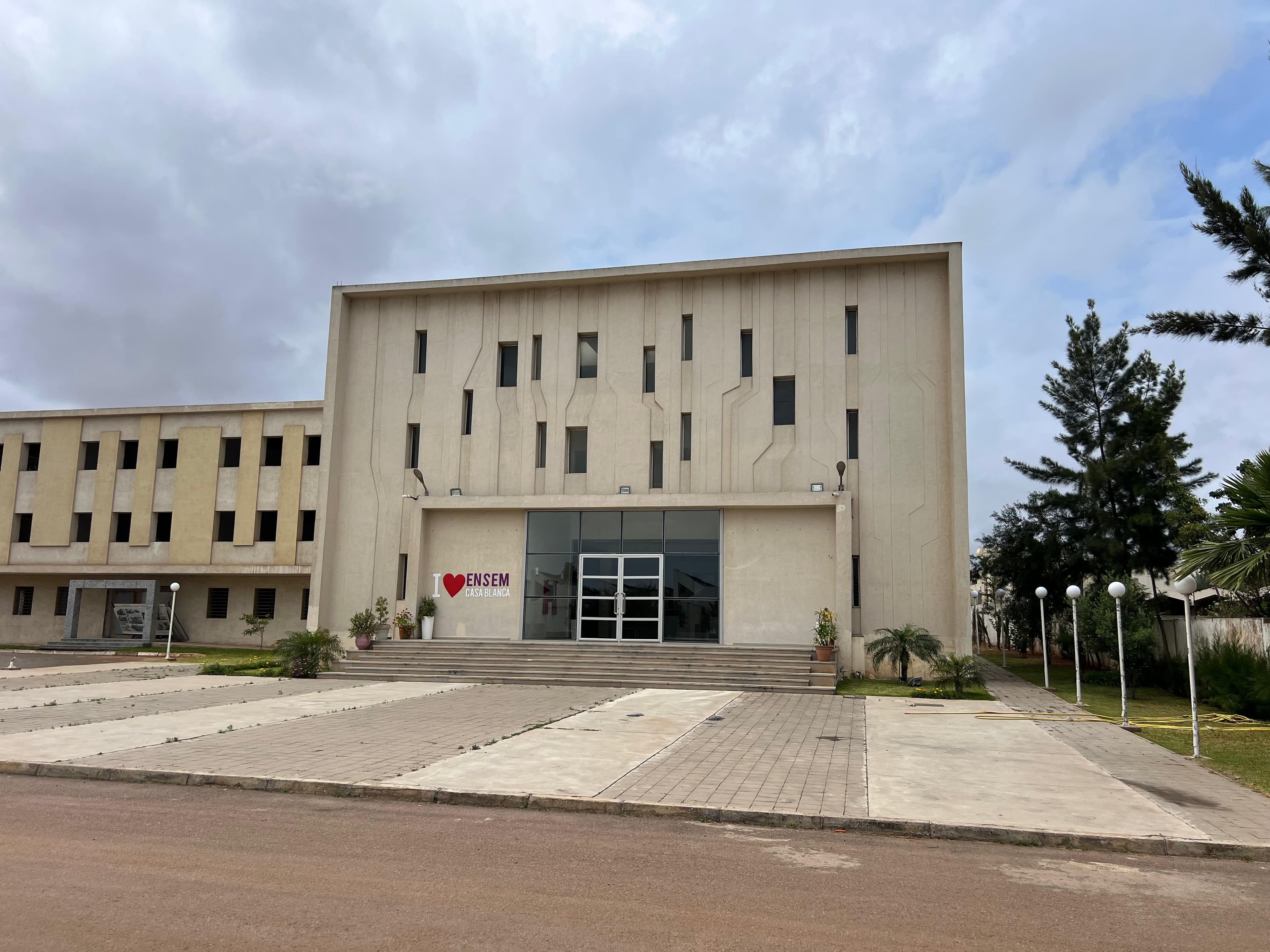 Panoramic view of the Bennani Amphitheater at ENSEM, Casablanca, with tiered seating.