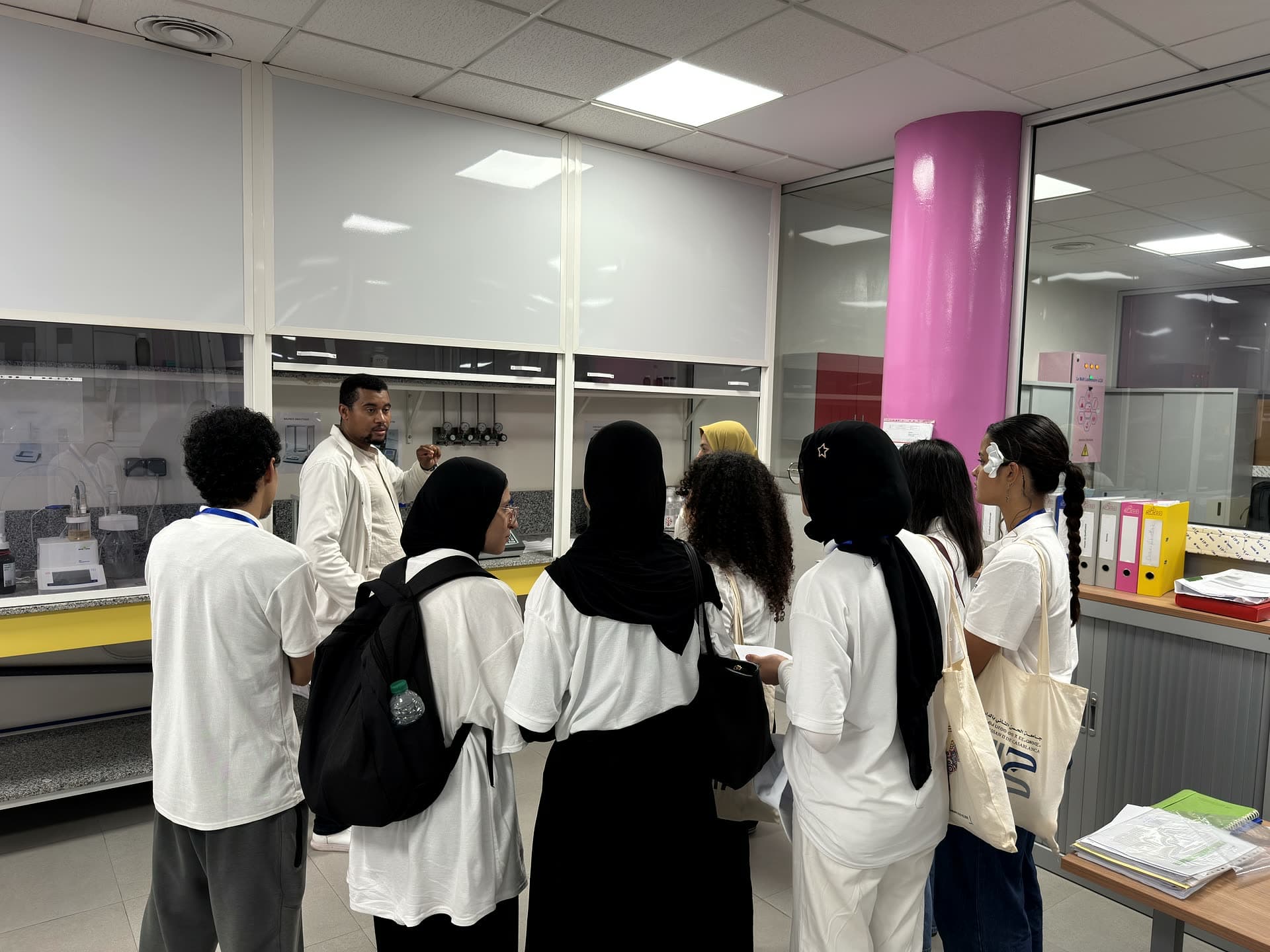 Participants gathered in front of the fume hoods during the LC2A lab tour.