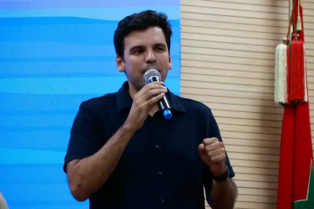 The moment of the announcement — revealing the winning team of the hackathon.